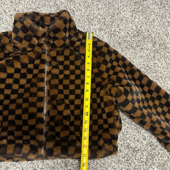 Le Lis Faux Fur Checkerboard Cropped Jacket - Picture 11 of 14